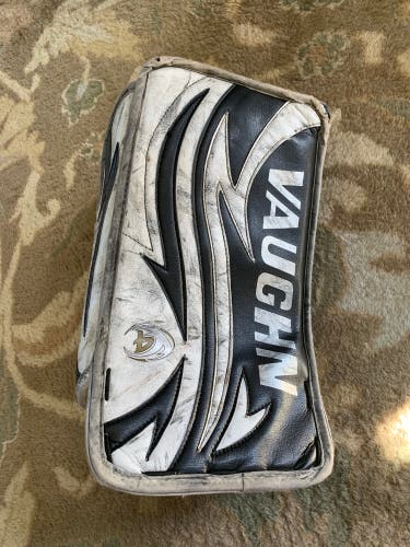 Vaughn Velocity 7600 Pro Spec Goalie Blocker and CCM Glove