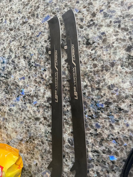 Goalie Bauer skate blades Size 6 (Black Carbon Reinforced)