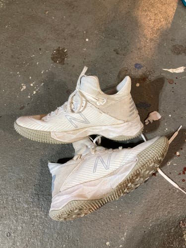 White Unisex Turf Cleats Low Cut Freeze