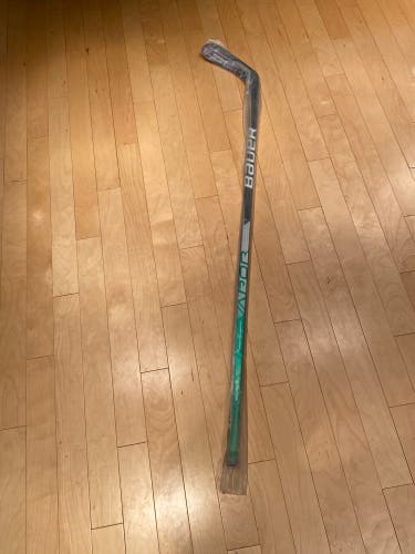 P92 70 Flex Left Custom Green Color Senior Left Hand Vapor Hyperlite Hockey Stick