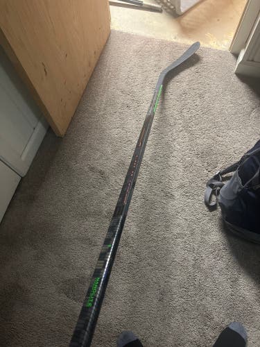 *NEW* Senior Right Handed P28  75 Flex RibCor Trigger 6 Pro Hockey Stick