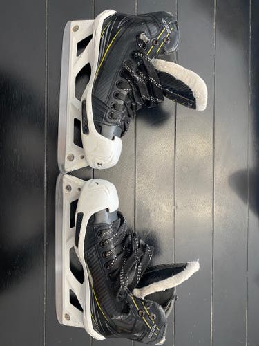 Junior Used CCM Tacks 4092 Hockey Skates Regular Width Size 5