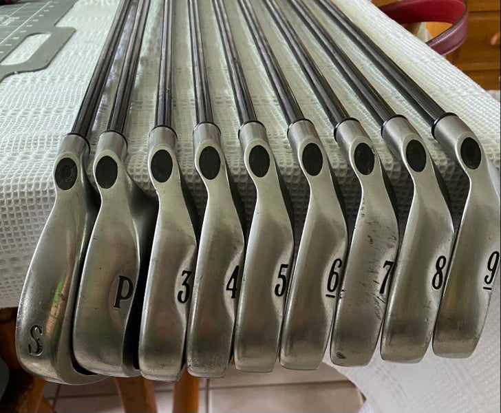 Men's Used Callaway Right Handed Big Bertha Iron Set Regular Flex 9 Pieces Graphite Shaft