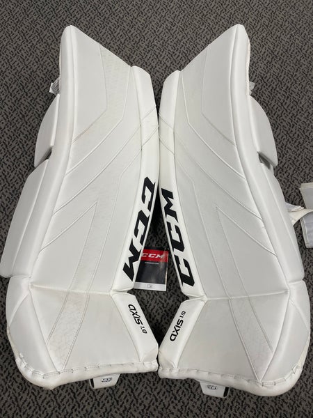 CCM Axis 1.9 33” +1 goalie leg pads