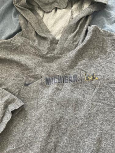 Nike Michigan lacrosse team issued shooter shirt hoodie L large