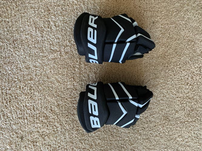 Bauer youth hockey gloves 11”