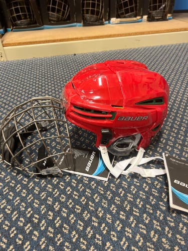 New Small Bauer Re-Akt 100 Helmet
