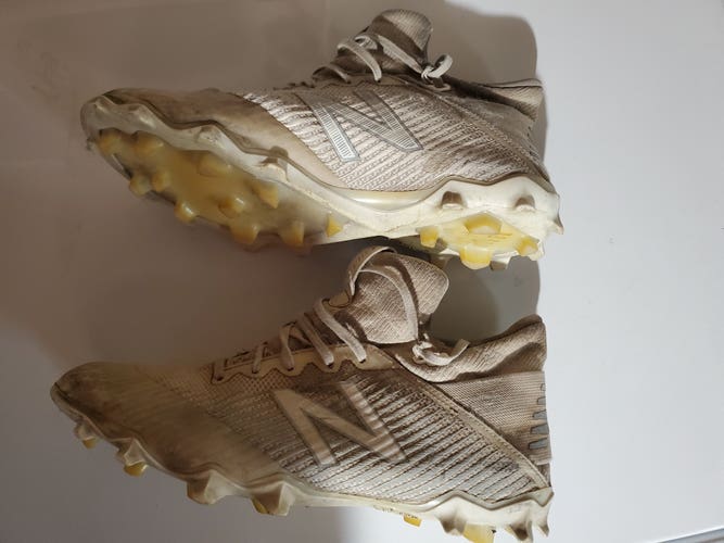 White Adult Used Men's Size 9.5 (Women's 10.5) Molded Cleats New Balance Low Cut Freeze
