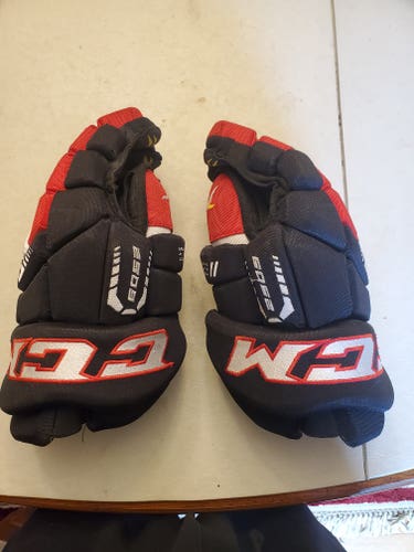 Used CCM Tacks 6052 Gloves 14"