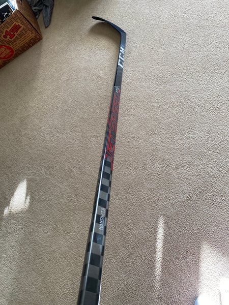 Senior Right Handed P28 JetSpeed FT3 Pro Hockey Stick