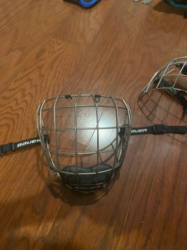 Used Medium Bauer Full Cage Re-Akt Cage
