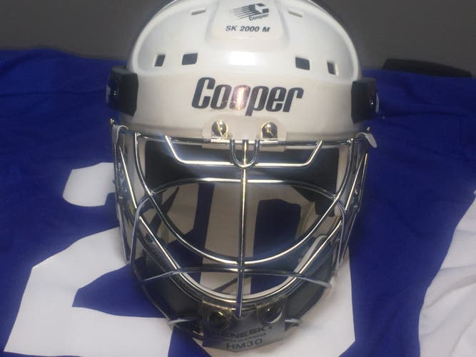 Senior Used Cooper SK 2000 Goalie Mask Pro Stock