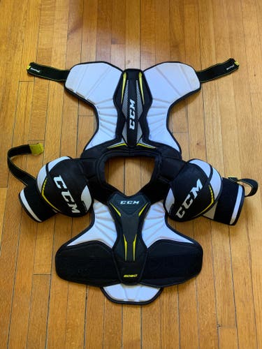 Senior Used Large CCM Tacks 9060 Shoulder Pads