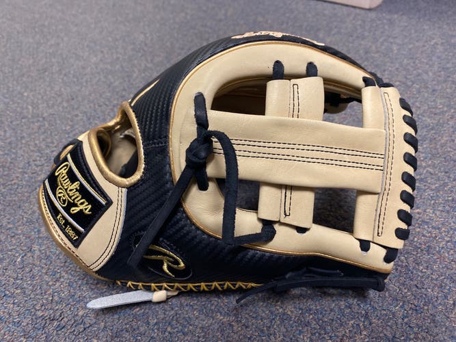 Rawlings 11.75" Heart of the Hide Baseball Glove
