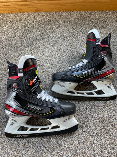 New Bauer Regular Width Size 8.5 Vapor 2X Pro Hockey Skates