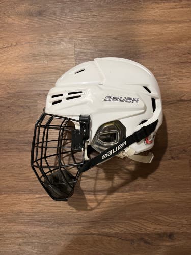 Used White Medium Bauer Re-Akt 95 Helmet