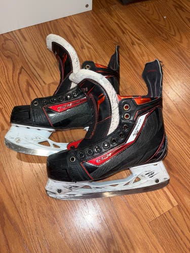 Used CCM Size 5 D Hockey Skates