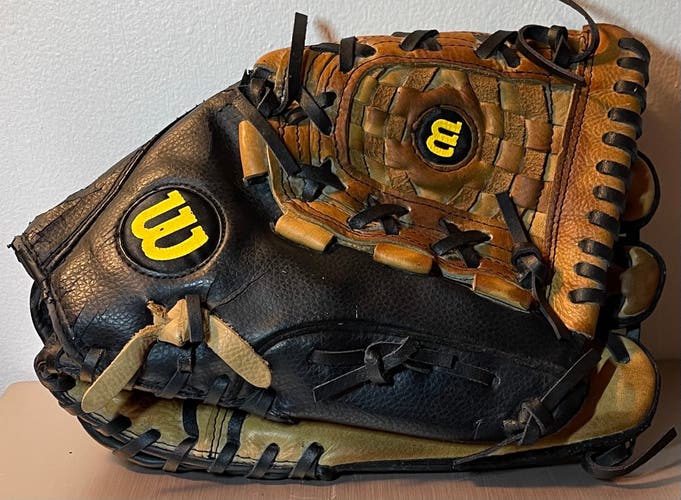 Wilson A2476 12 1/2” Pro Select Glove