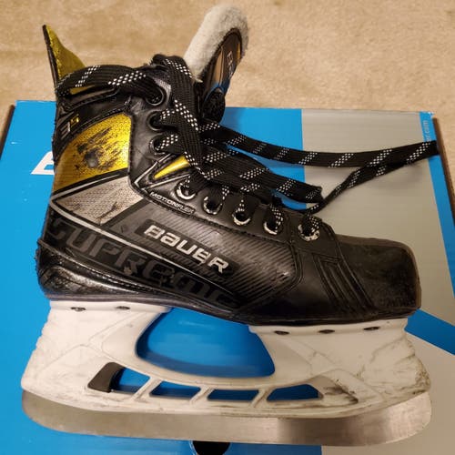 Junior Used Bauer Supreme 3S Hockey Skates Regular Width Size 2.5