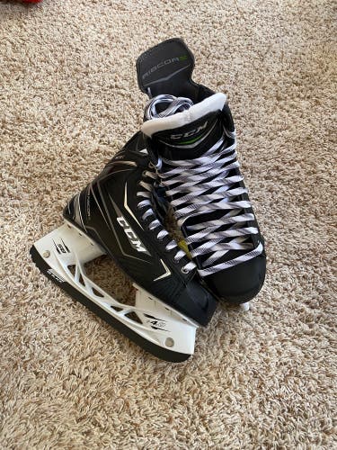 New In Box CCM 9.5D RibCor 70K Hockey Skates