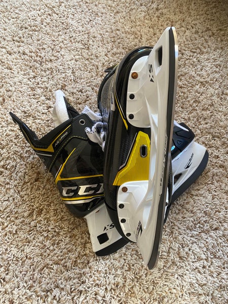 Used CCM 9.5D Super Tacks AS3 Pro Hockey Skates