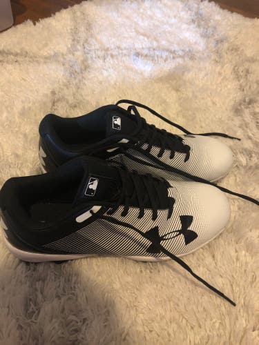 Used Once Under Armour Leadoff Low RM Jr