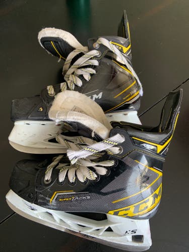 Used CCM Regular Width Size 4.5 Super Tacks AS3 Hockey Skates