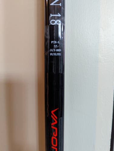 Bauer VAPOR Flylite Hockey Stick LEFTY P28 55 flex Intermediate D1 Pro Stock   2 Pack