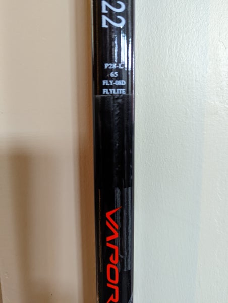 Bauer VAPOR Flylite Hockey Stick LEFTY P28 65 flex Intermediate D1 Pro Stock
