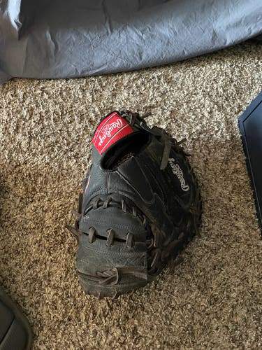 Used Right Hand Throw 32.5" Gold Glove Elite Catcher's Glove