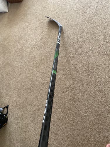 Senior Right Handed P29 RibCor Trigger 4 Pro Hockey Stick