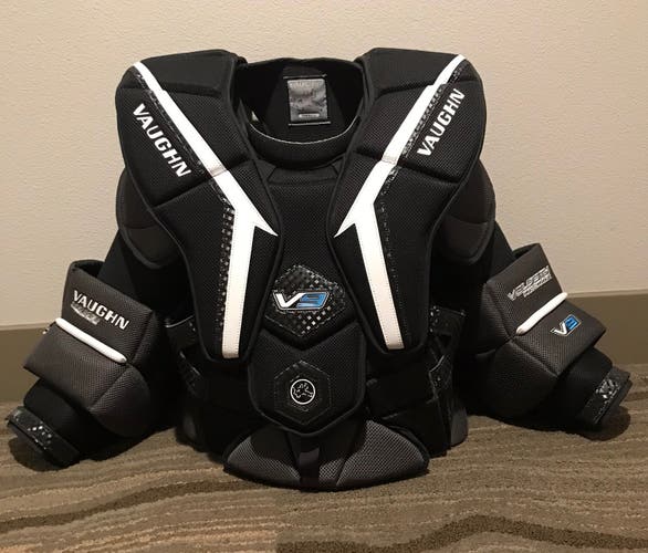 Used Small Vaughn  Velocity V9 Pro Carbon Goalie Chest Protector