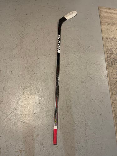 Bauer Vapor Hyperlite 55 p28 Righty - Used 3 times