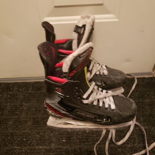Junior Used Bauer Vapor 2X Pro Hockey Skates Regular Width Size 3
