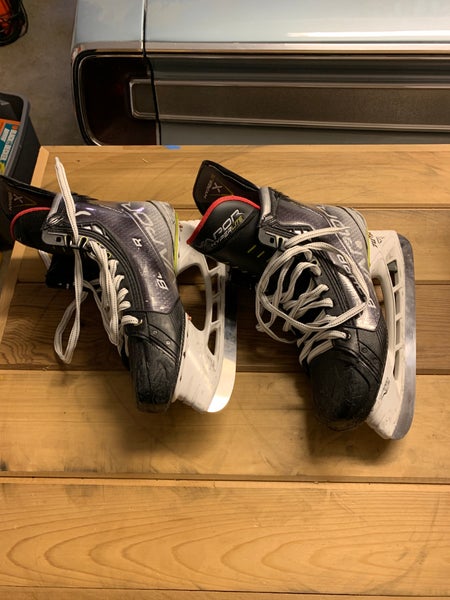 Used Bauer Regular Width Size 8.5 Vapor Hyperlite Hockey Skates