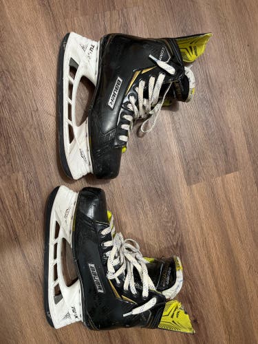 Used Bauer Regular Width  Size 10.5 Supreme Comp Hockey Skates