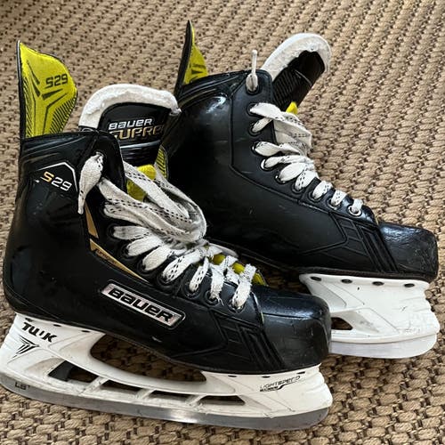 Senior Used Bauer Supreme S29 Hockey Skates (Player) Regular Width Size 8