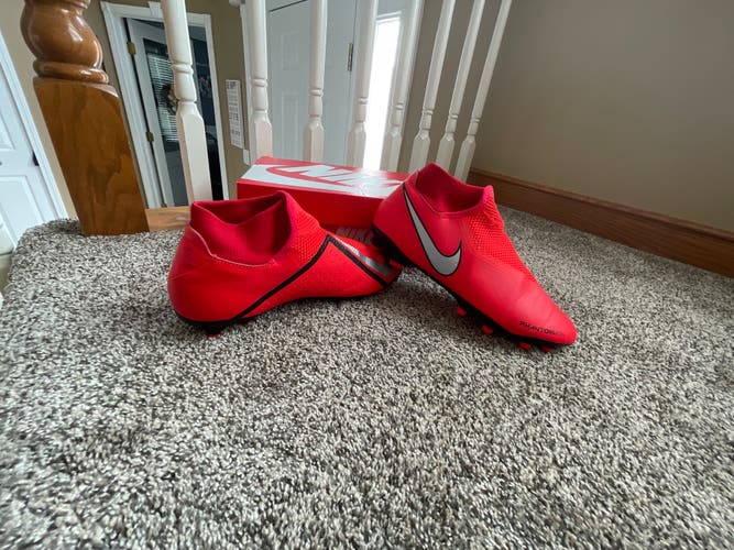 Red Men's Molded Cleats Nike Phantom Vision Elite Cleats