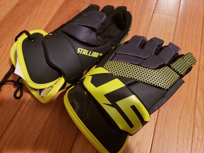 New Player's STX Stallion 500 Lacrosse Gloves 12"