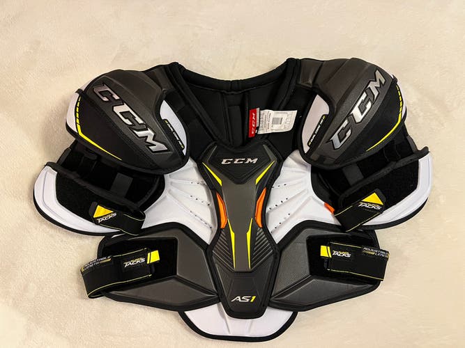 CCM Tacks shoulder pads