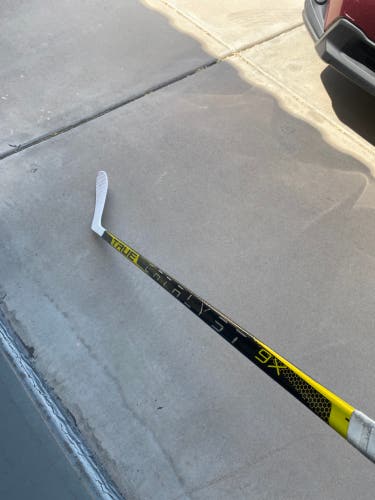 Intermediate Right Handed TC4  Catalyst 9X Hockey Stick