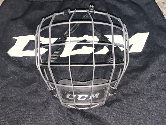 Used Medium CCM FM680 Full Cage Gray