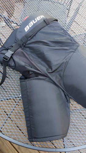 Senior New Medium Bauer X60 Hockey Pants