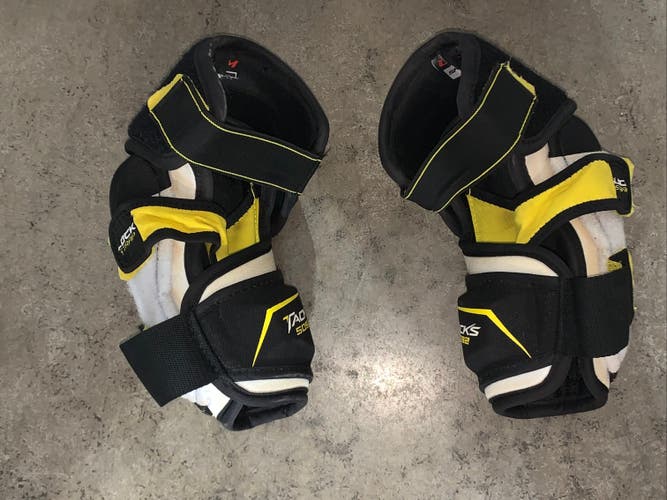 Used Medium CCM Tacks 5092 Elbow Pads