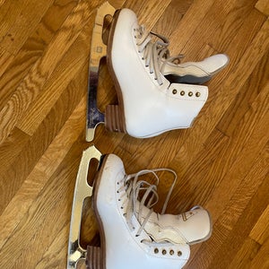 Used Jackson  Elle Figure Skates Size 4.5B