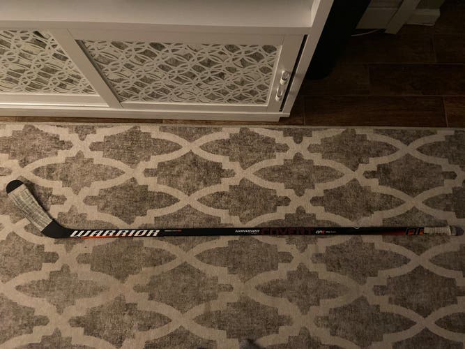Senior Right Handed W01 Covert QRE Pro Hockey Stick