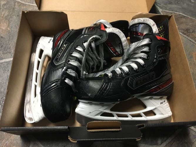 Youth Used Bauer Vapor 2X Hockey Skates Extra Wide Width Size 12.5