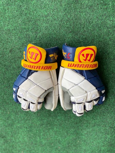 Used Warrior 12" Nemesis Pro Goalie Gloves