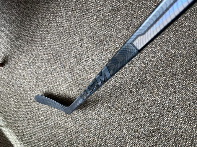 5 Senior Right Handed P28 Pro Stock Trigger 6 Pro Hockey Stick With Grip And Tall Blade