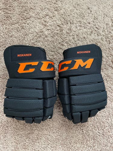 CCM 15" Pro Stock Flyers Gloves Niskanen